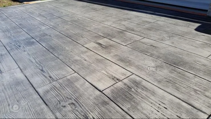 Réalisation : Béton imprimé effet bois — Terrasses