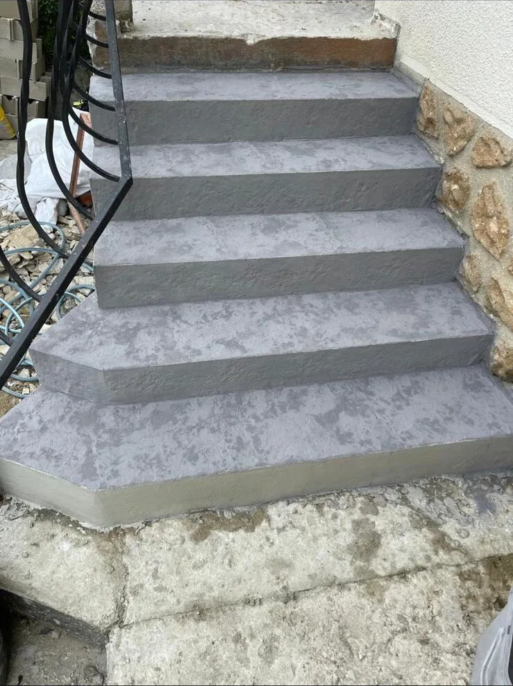 Réalisation : Escalier extérieur en béton imprimé — Escaliers
